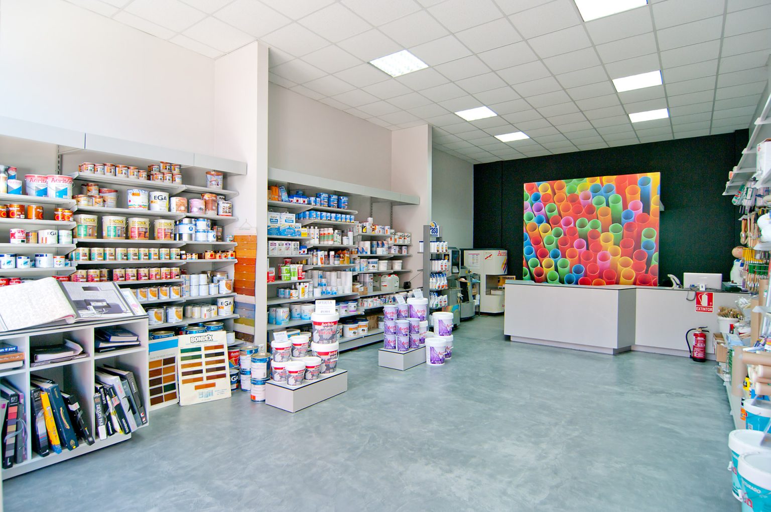 Zona de barnices ecológicos tienda Pinturas Arrazubi